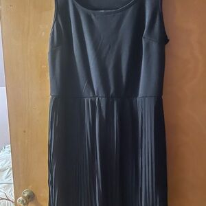 Mimi Chica Black Pleated Midi Dress